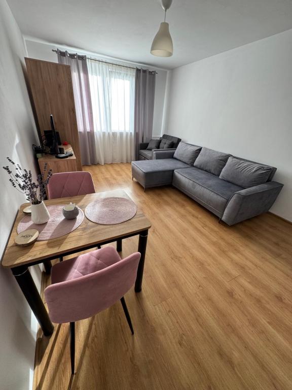 a living room with a couch and a table at Stare Miasto 10 in Malbork