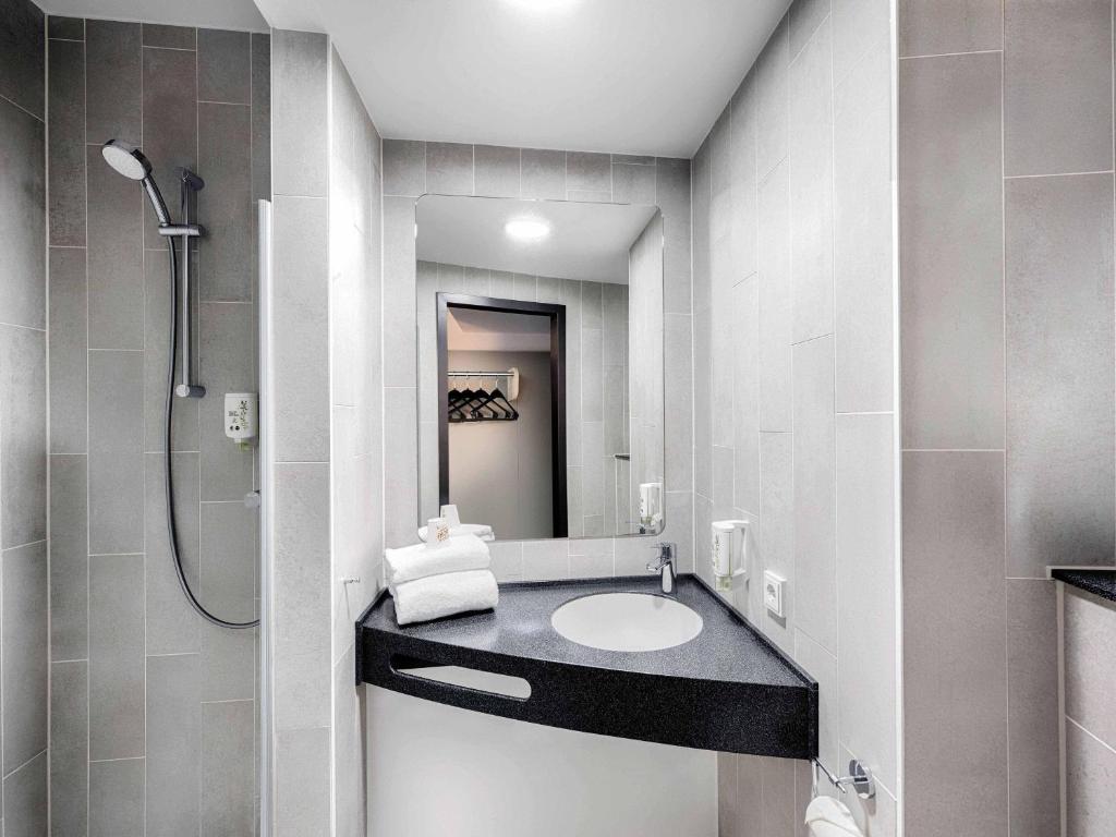 B&B HOTEL Köln-Porz - Resim 25