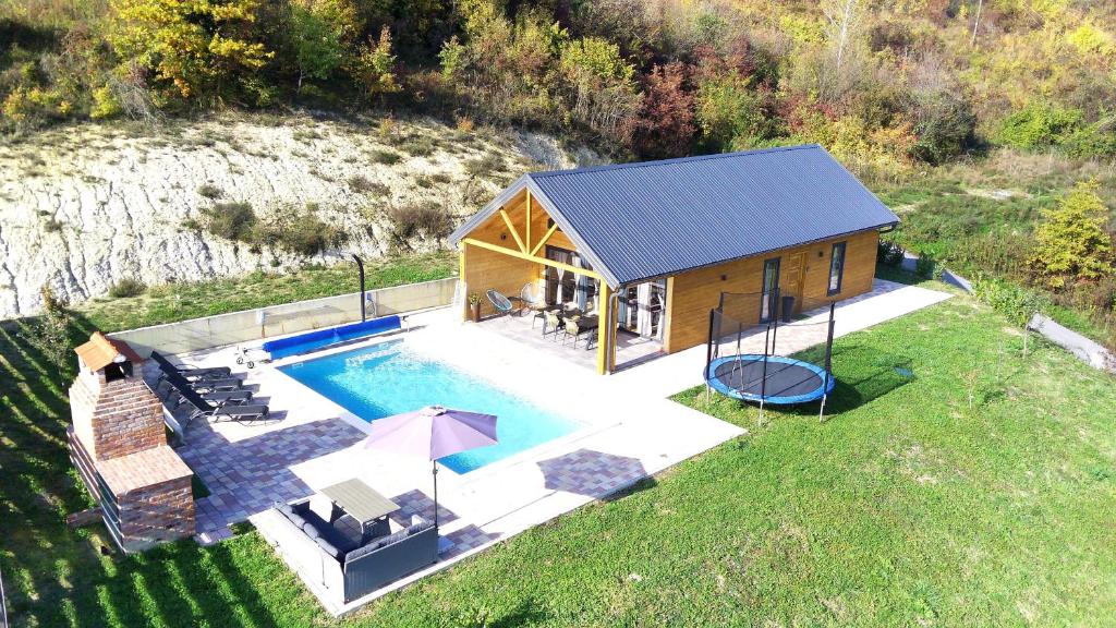 an overhead view of a tiny house with a pool at Holiday House Adamo in Selno