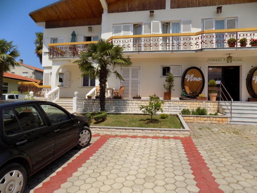 Apartment Leporiz - Apartment With Balcony