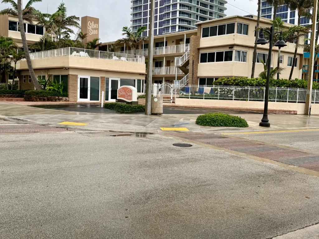 Silver Seas Beach Resort photo