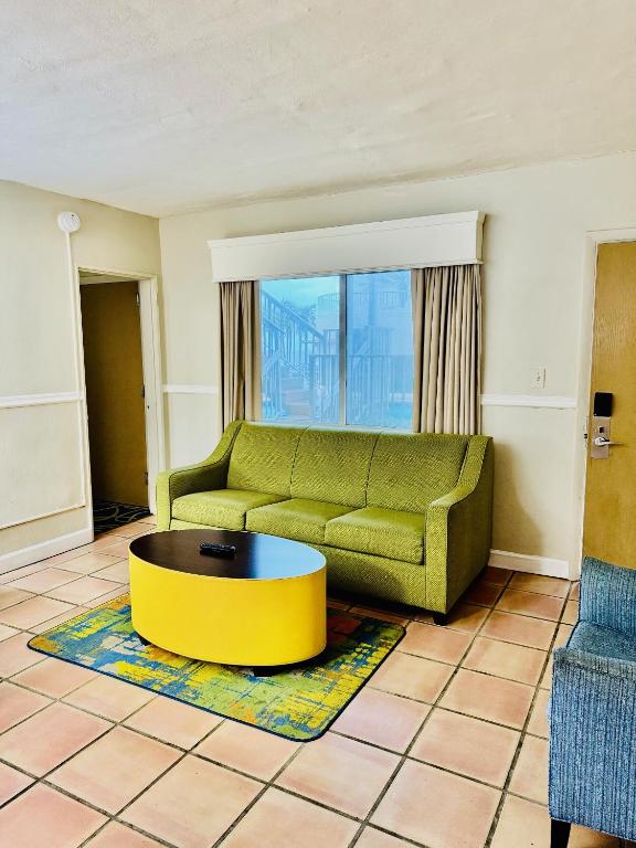 Silver Seas Beach Resort photo