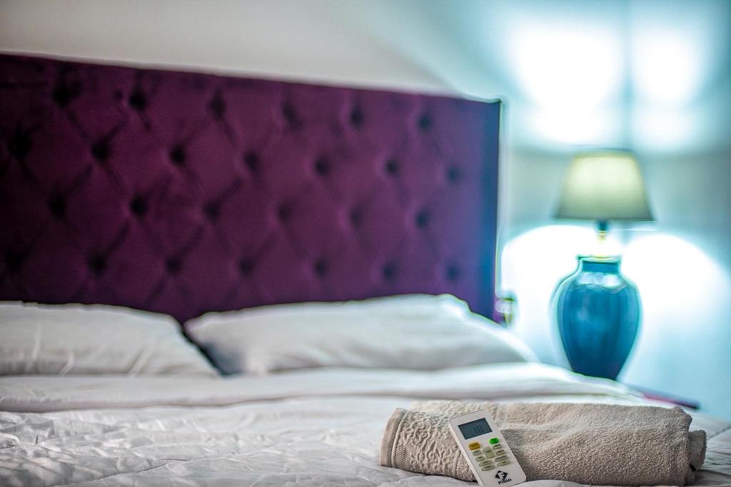 Ένα ή περισσότερα κρεβάτια σε δωμάτιο στο Cozy Vibes in the Heart of Ville Haute