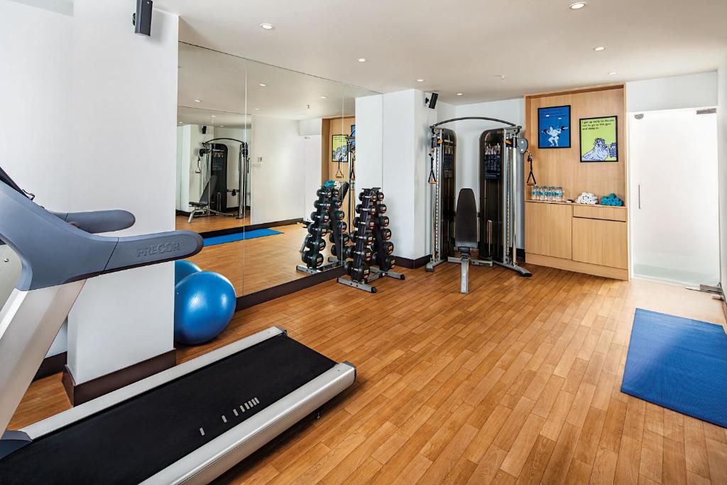 Fitness centrum a/nebo fitness zařízení v ubytování Lemon Tree Hotel, Vadodara