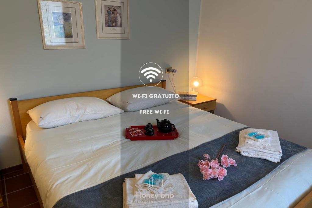 a hotel room with a bed with a sign that readsweekly cillin hereward at Grigna Roberta s Lodge - Wi-Fi Gratuito in Civenna