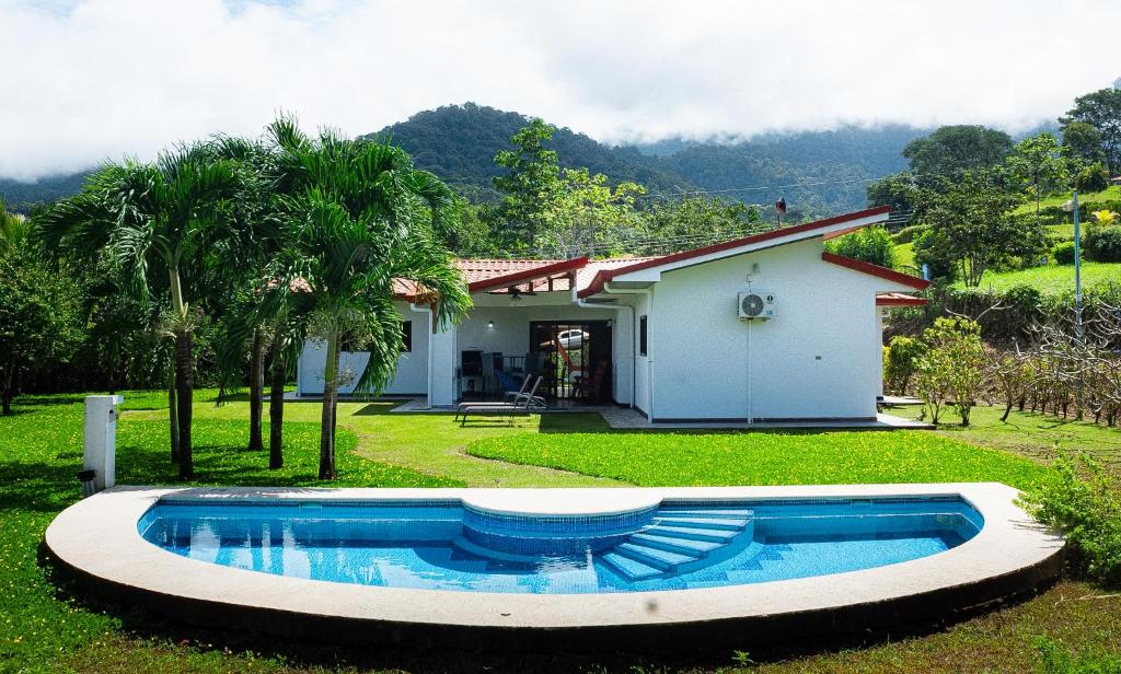 a house with a swimming pool in the yard at Sleeps 8large Poolgatedprivate Oasis Ojochal in Ojochal