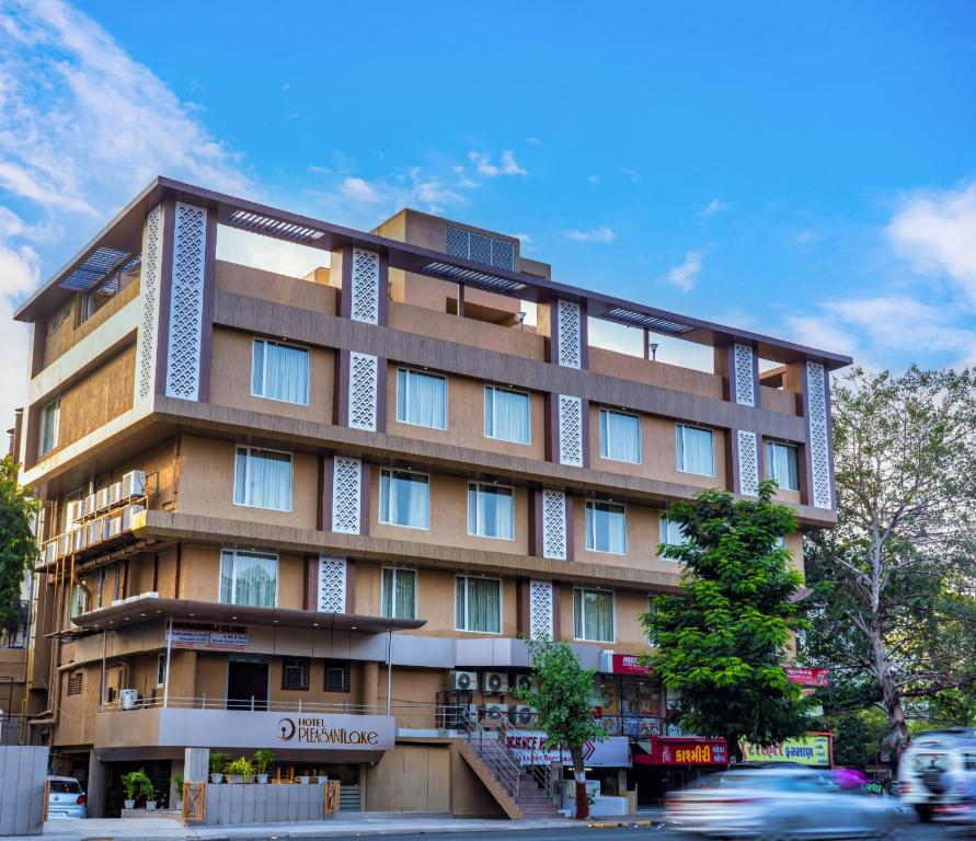 Hotel Pleasant Lake, Ahmedabad