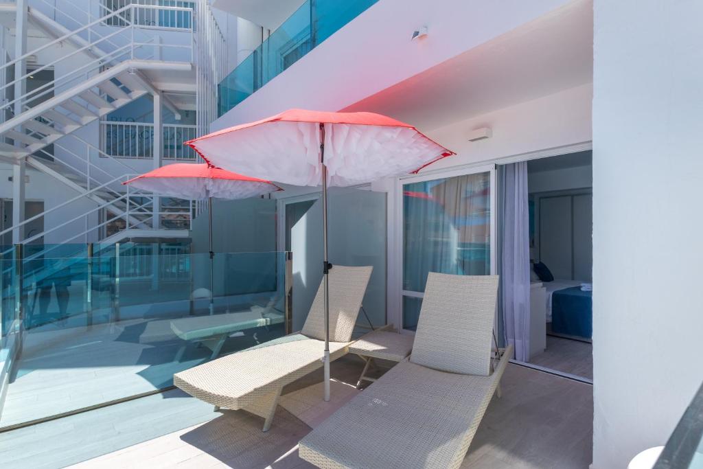 A piscina localizada em Plaza Santa Ponsa Boutique - Adults Only. ou nos arredores