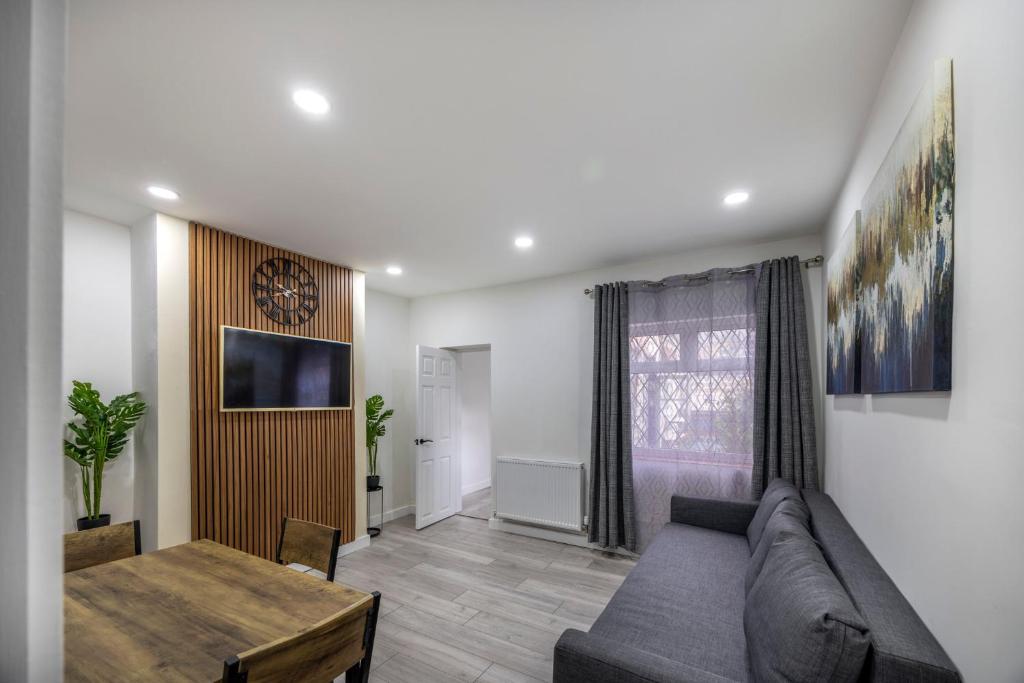 TV a/nebo společenská místnost v ubytování 3Bedroom 2 Bathroom House-Free Parking