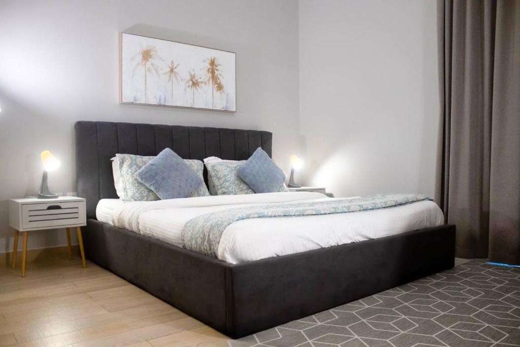 Ένα ή περισσότερα κρεβάτια σε δωμάτιο στο Elegant 1bd High Floor Stunning View Fourmla 1