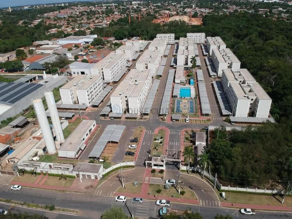 an aerial view of a large building with a parking lot at Apartamento próximo ao Porto Cuiabá e orla VG in Várzea Grande