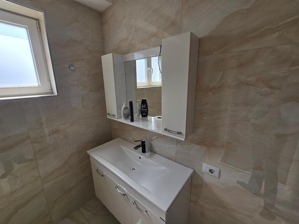 Ένα μπάνιο στο Fejzullahu apartments