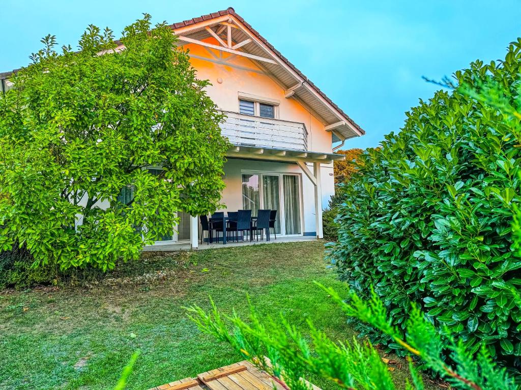 Taman di luar Villa 121 Várgesztes