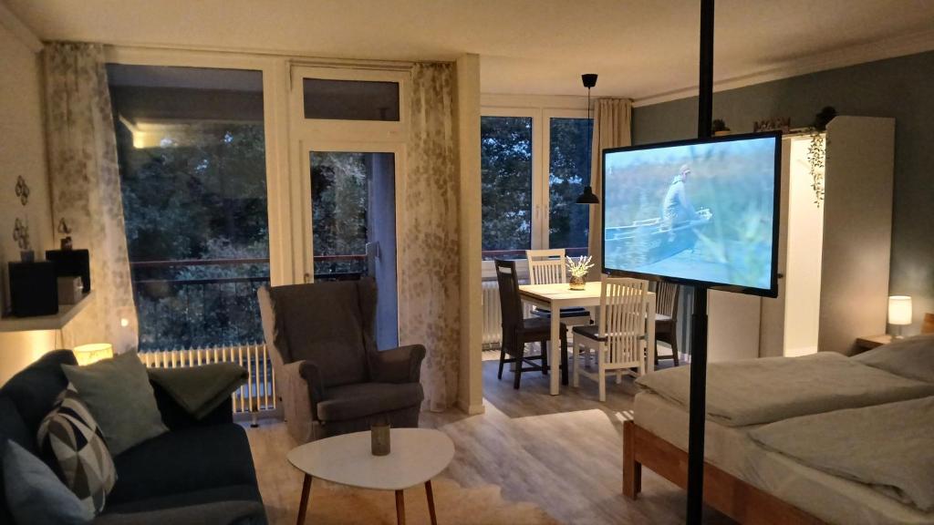 a living room with a couch and a flat screen tv at Auszeit am Steinhudermeer in Steinhude