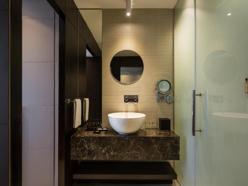 
Executive Room with One King Bed - High Floor
