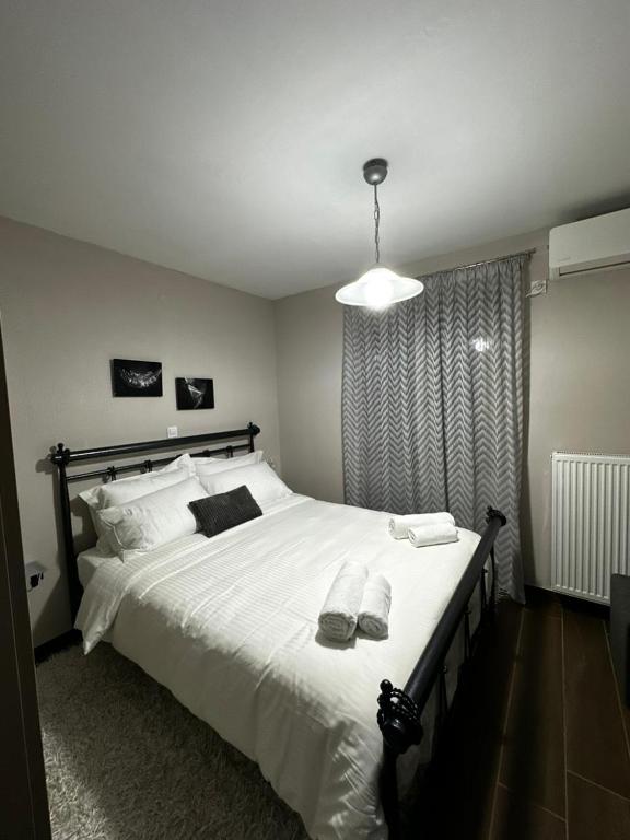 Giường trong phòng chung tại Ανασασμος