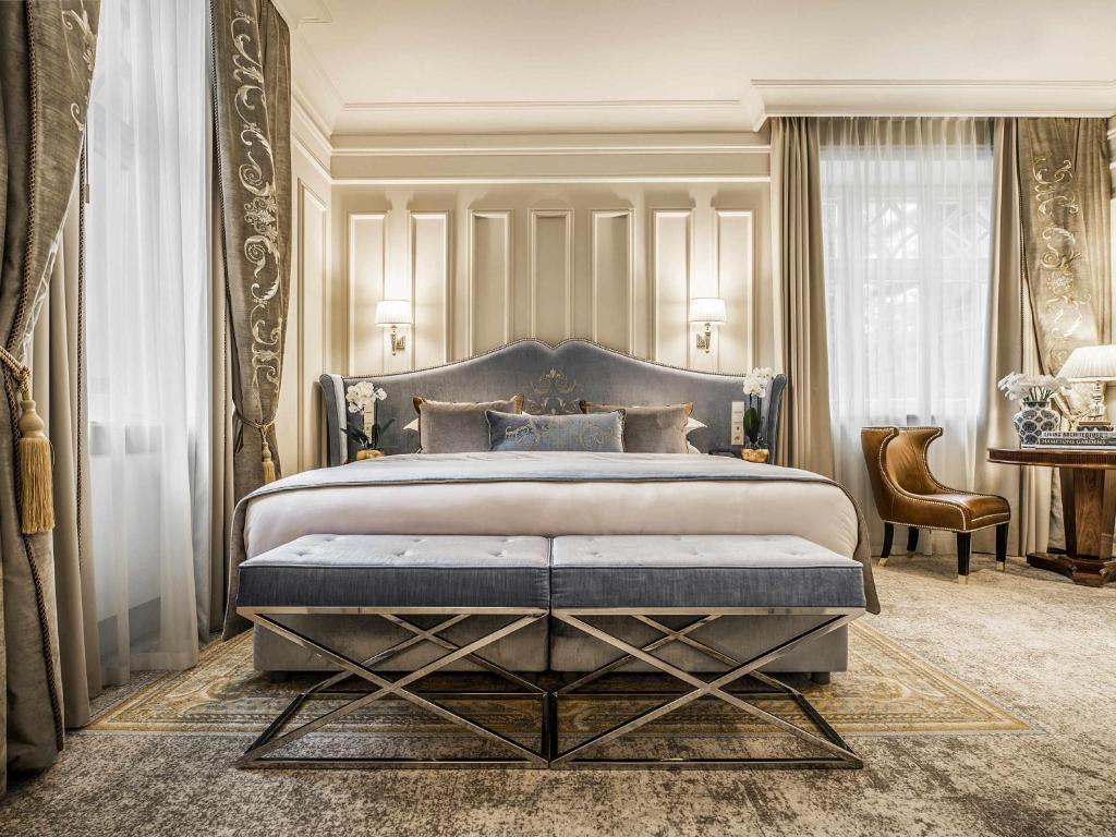 
Executive King Suite
