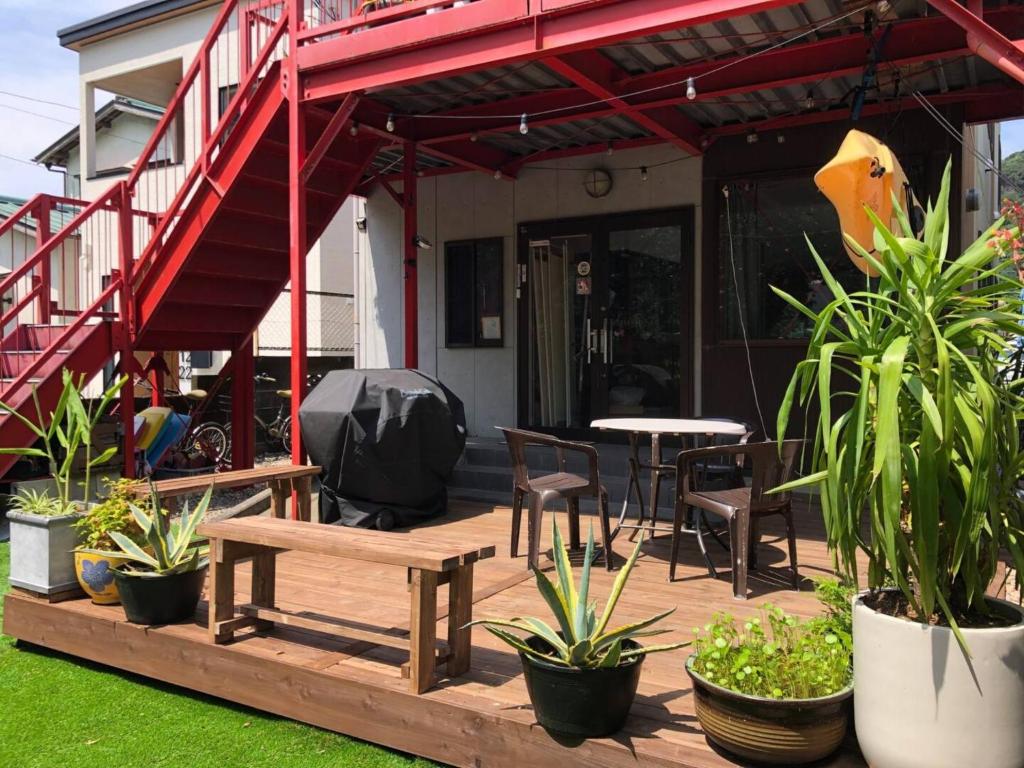 a patio with a table and chairs and plants at Easy Stay - Vacation STAY 20386 in Harada