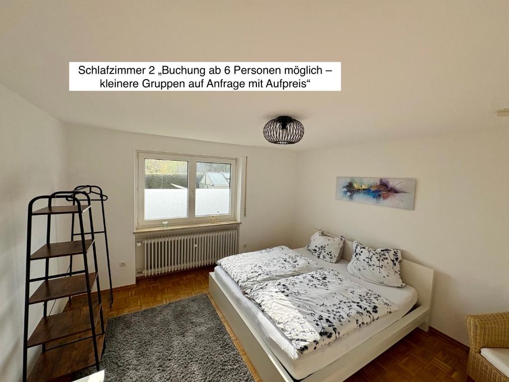 Postel nebo postele na pokoji v ubytování Ferienwohnung Stadtnah im grünen