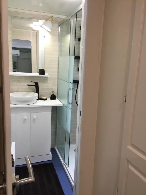 Koupelna v ubytování La maison du Bonheur Mobilhome