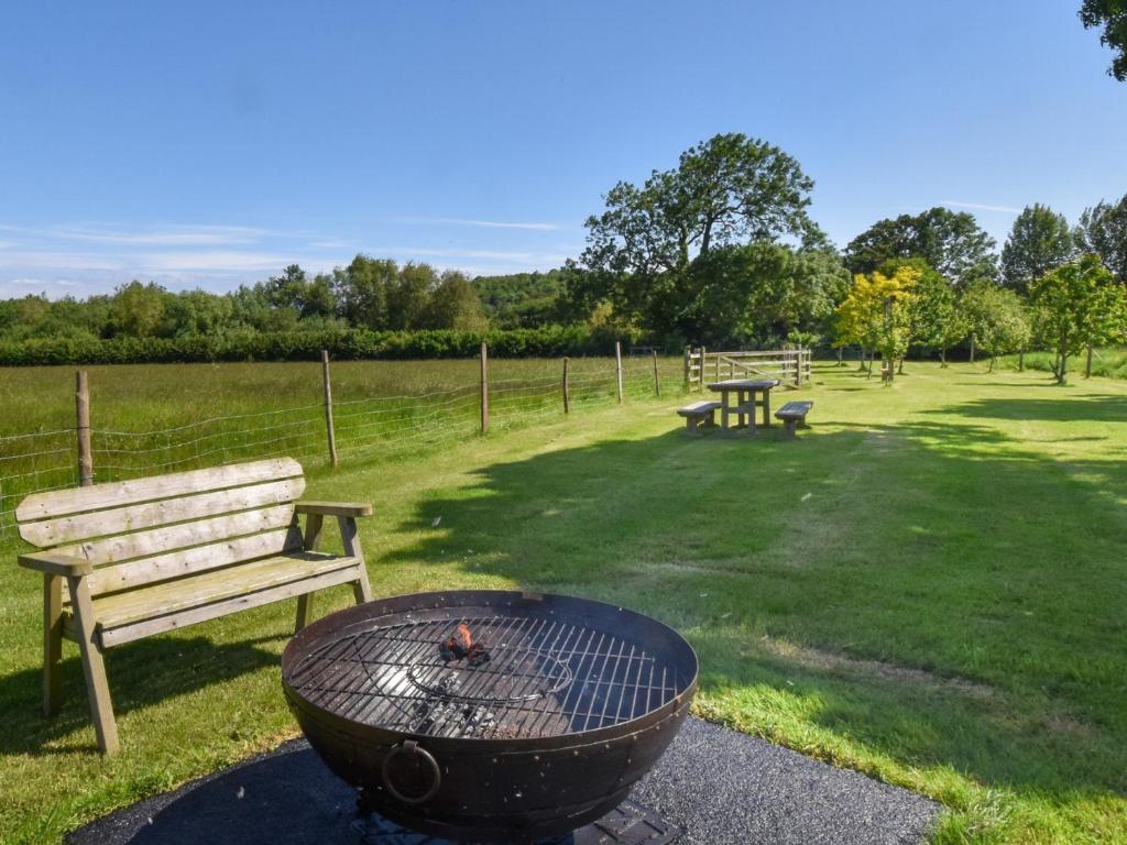 Κήπος έξω από το 1 Bed in Williton 74144