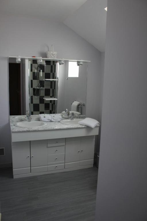 Au p'tit Mont - Large Double Room