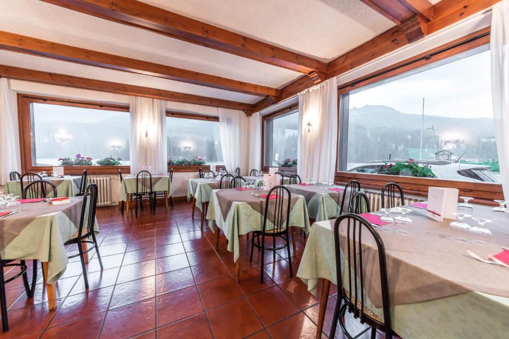 Un restaurante o sitio para comer en Hotel Sorapiss