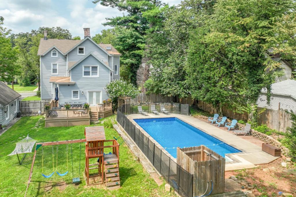 a backyard with a swimming pool and a house at Casa Francesca 6BR Villa & Heated Pool in Roselle