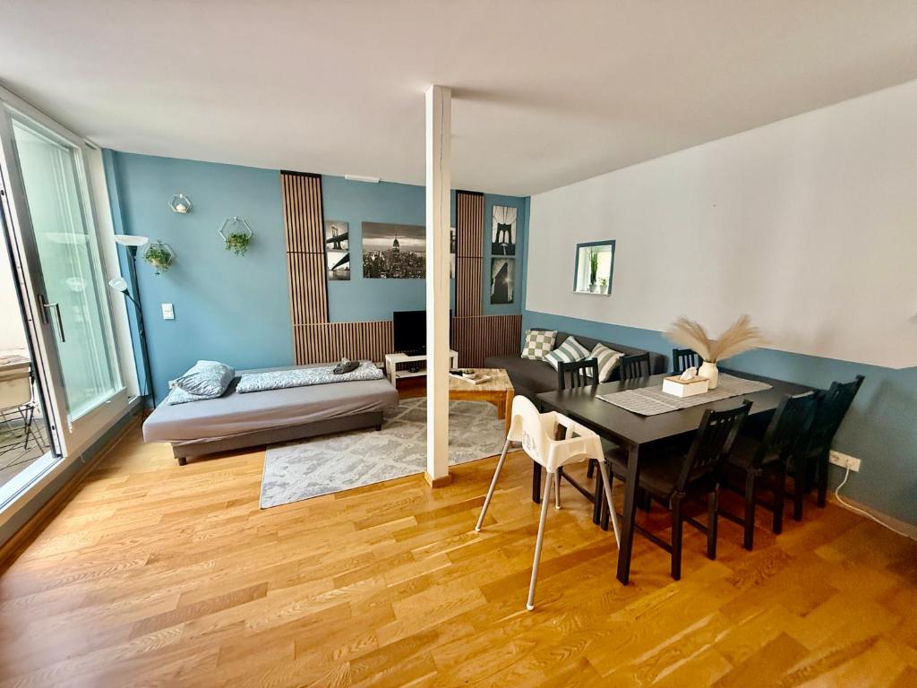 Postel nebo postele na pokoji v ubytování Helle Ferienwohnung in Leipzig!