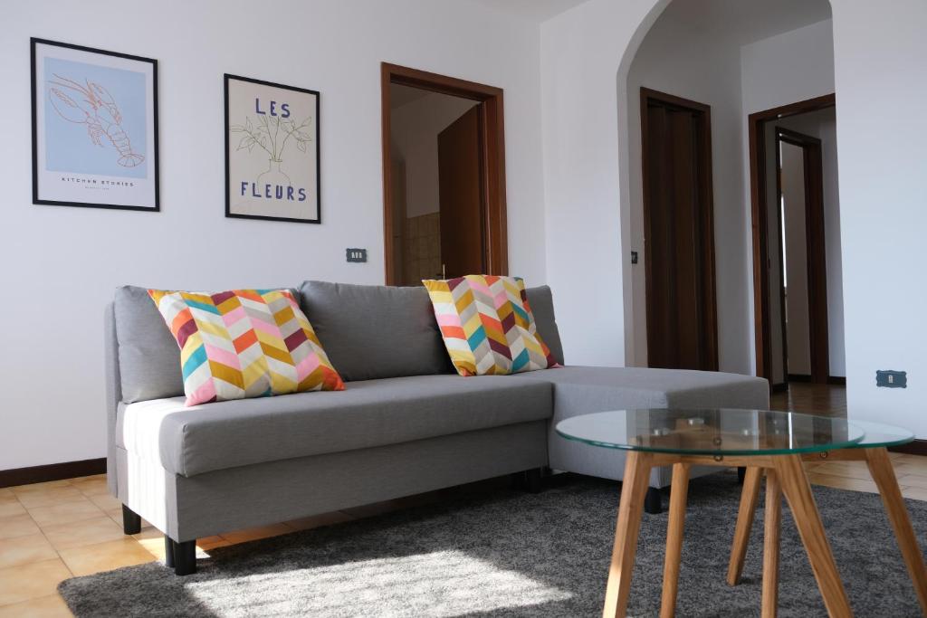 a living room with a couch and a glass table at Casa Giulia in Domodossola