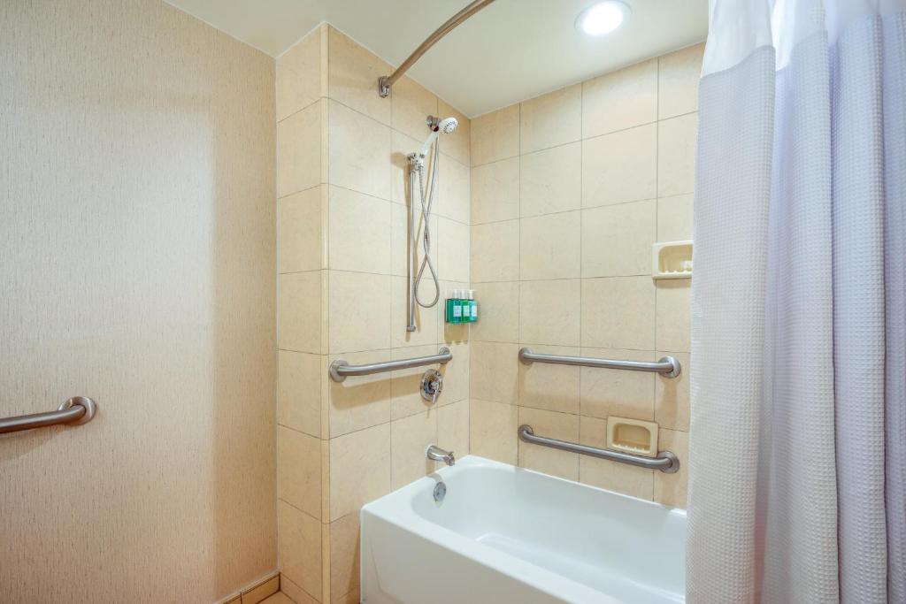 Astor Crowne Plaza- Corner of Bourbon Street - 