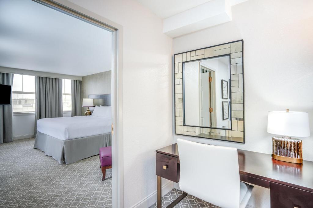 Astor Crowne Plaza- Corner of Bourbon Street - 