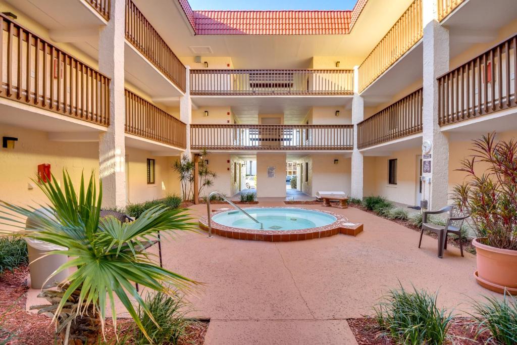 an indoor courtyard with a hot tub in a large building at St. Augustine Condo Near Flagler College & Beach! in Coquina Gables