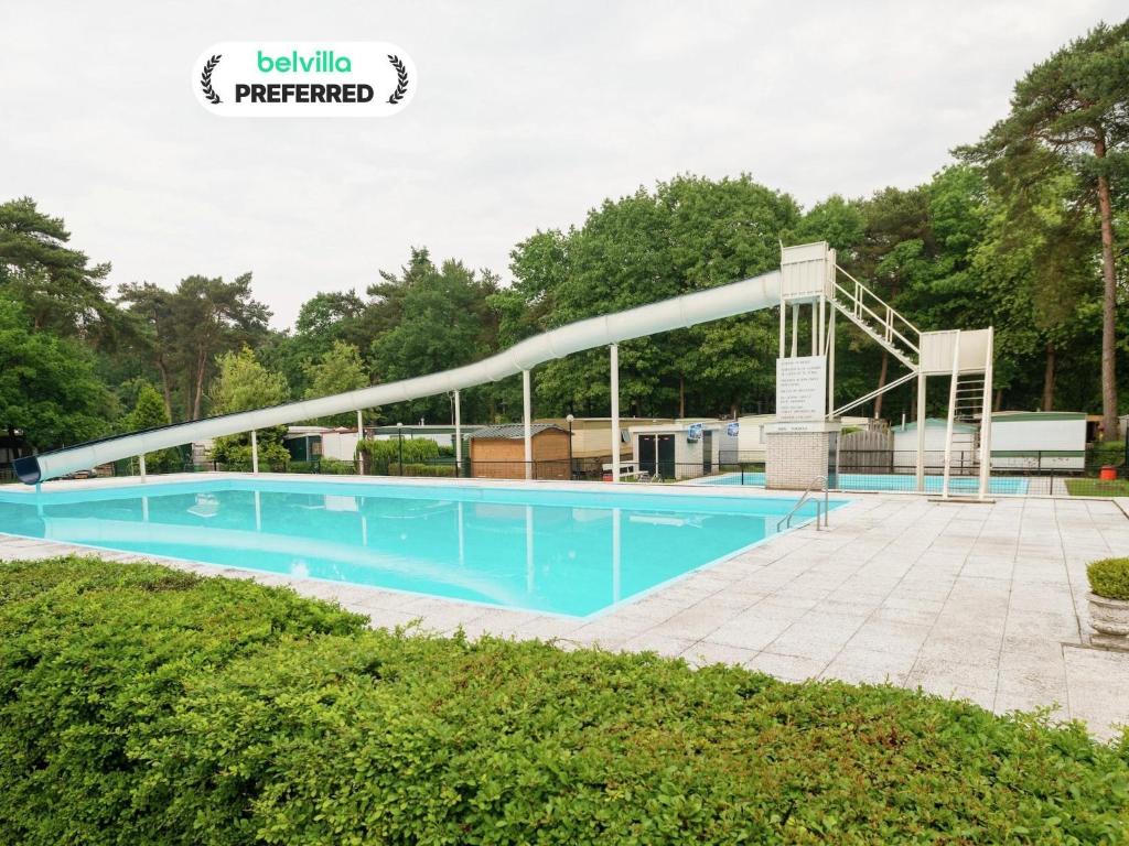 Πισίνα στο ή κοντά στο Holiday Home in Arriën near Beerze Nature