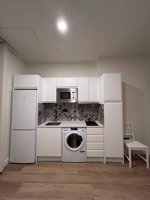 2 Habitaciones privadas con 1 baño privado, salon y cocina