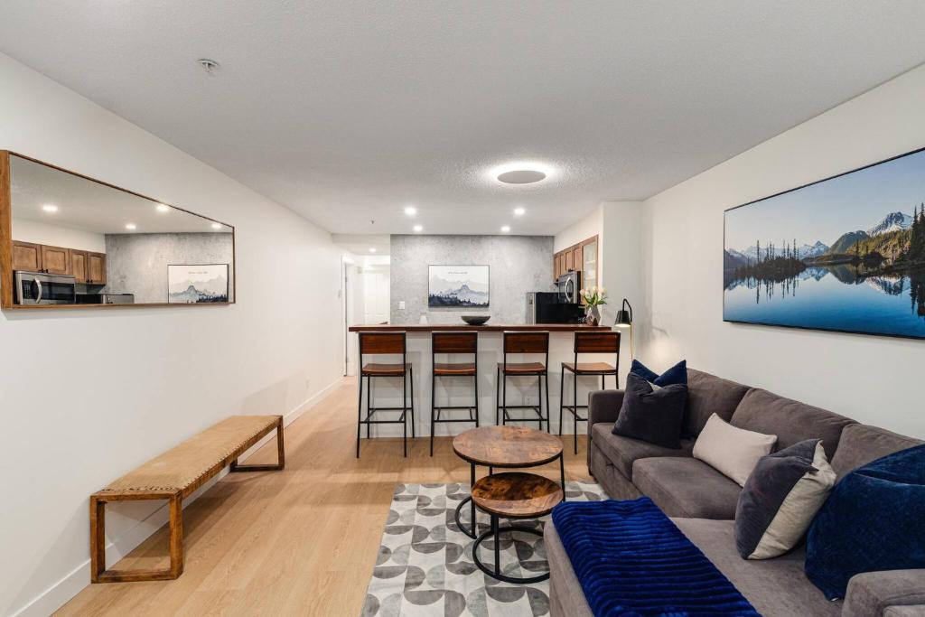 Et opholdsområde på Private Hot Tub | Pool | Free Parking | Sauna