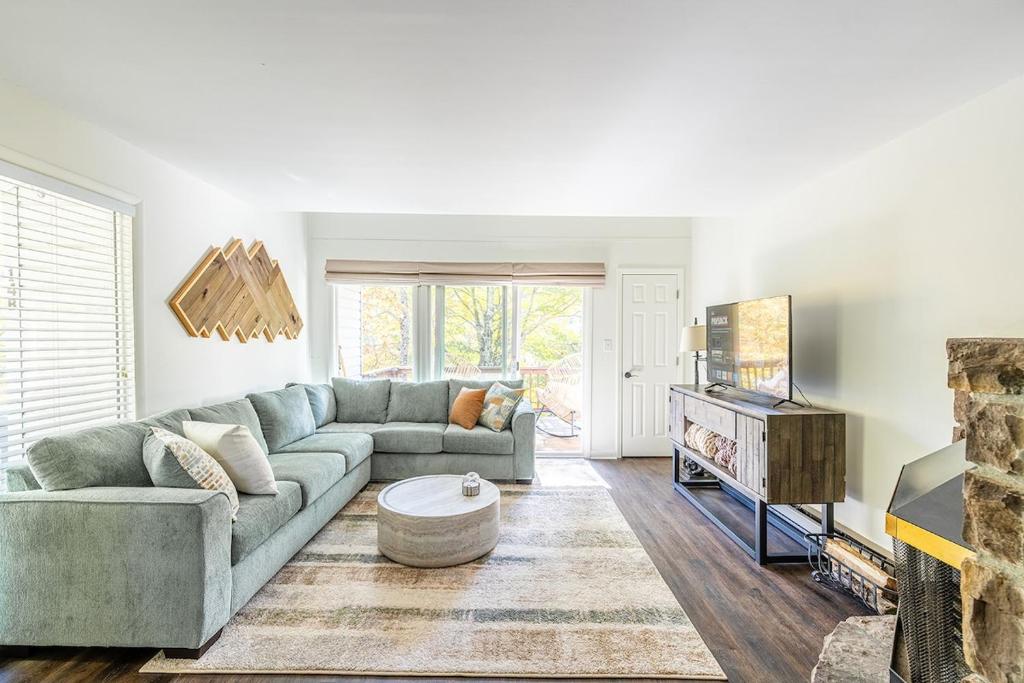 a living room with a couch and a fireplace at Beech Mountain Escape with Views in Beech Mountain