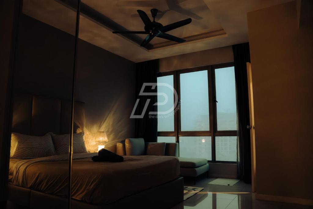 Ένα ή περισσότερα κρεβάτια σε δωμάτιο στο Dorsett Hartamas KL, Bathtub Smart TV & WiFi