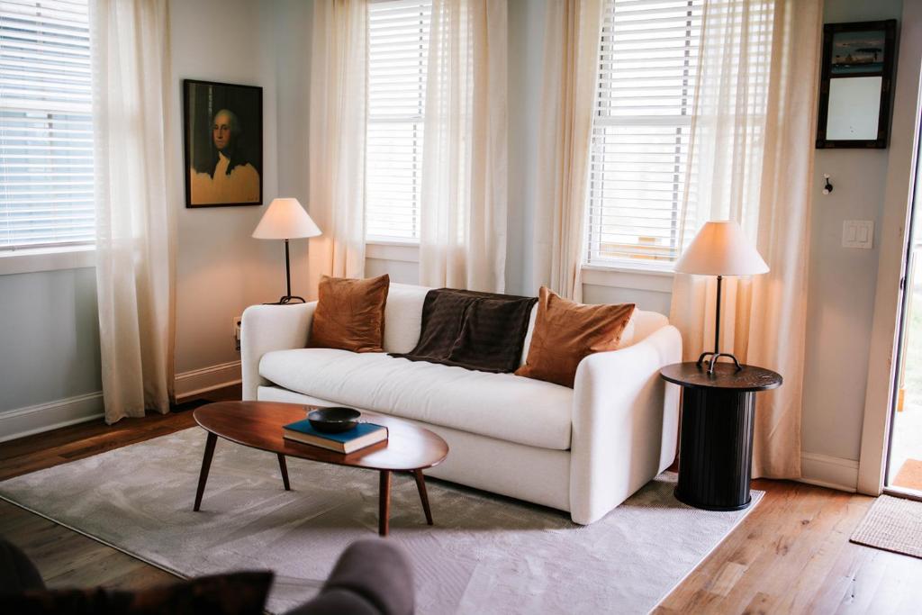 a living room with a white couch and a table at Stylish 2br Cabin C By Mhm Luxury Properties in Jasper