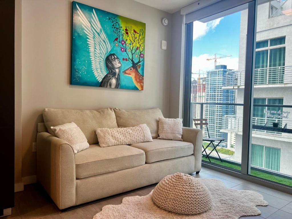 Khu vực ghế ngồi tại The Collectors Studio Downtown