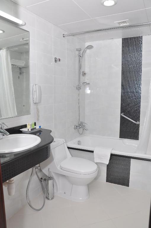 Um banheiro em Phoenix Plaza Hotel Apartments