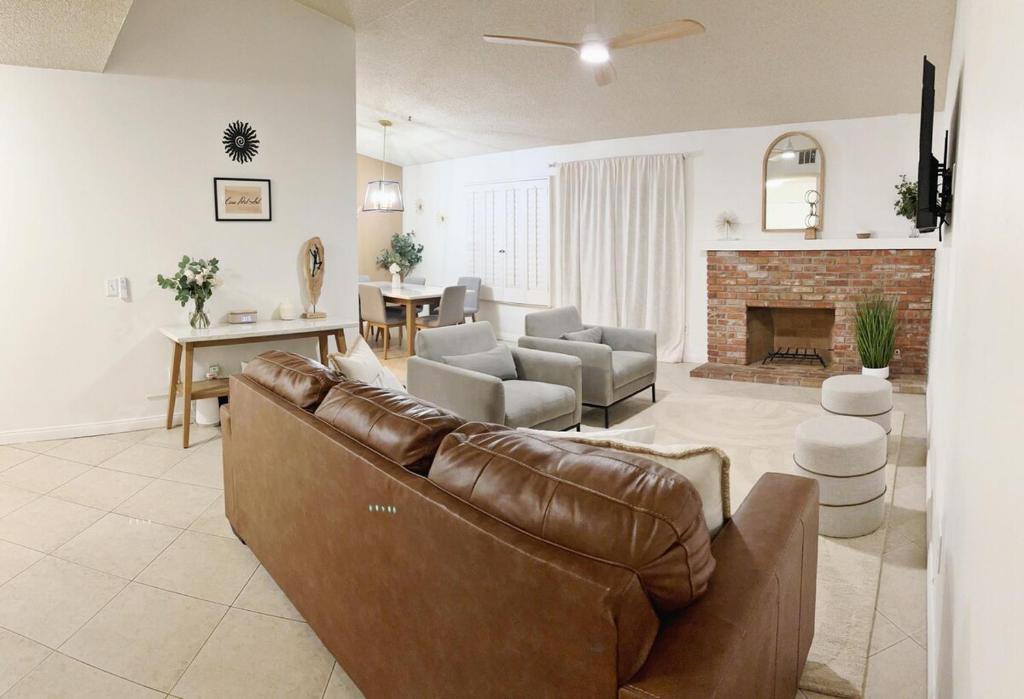 Χώρος καθιστικού στο Casa del Sol Pool, MiniGolf, BBQ-Walk to Festivals