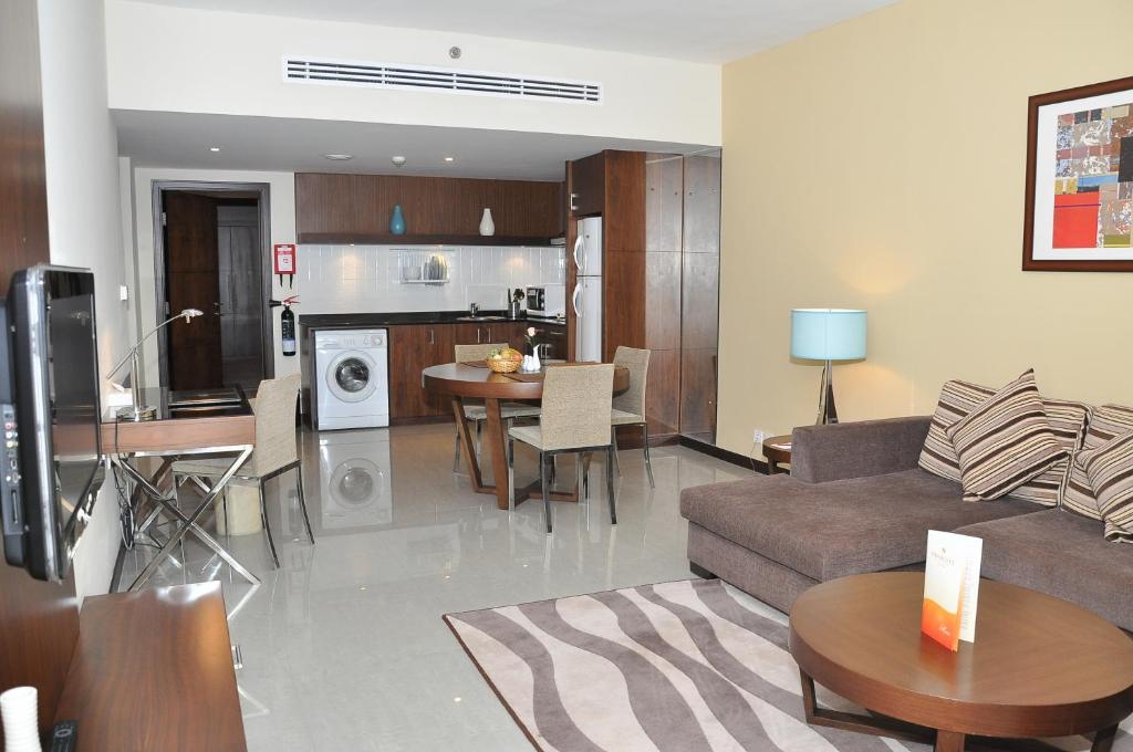 A cozinha ou cozinha compacta de Phoenix Plaza Hotel Apartments
