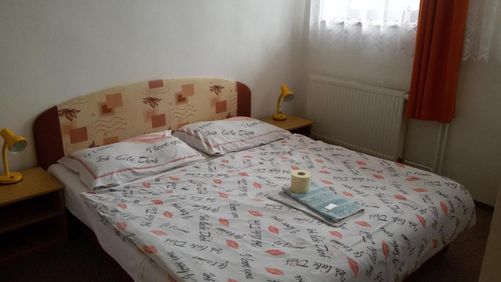 Postel nebo postele na pokoji v ubytování Penzion Vozzýk