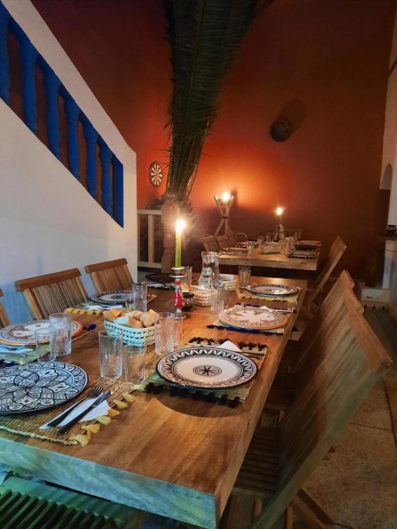 a long wooden table with plates of food on it at Ifni Sunset in Sidi Ifni