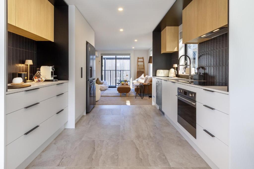 Executive Accommodation 3 Bed, 3 bath plus Garage - Resim 46