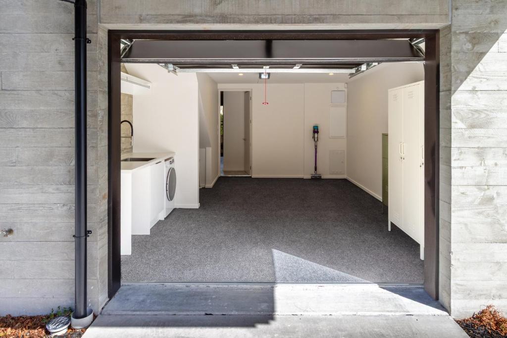 Executive Accommodation 3 Bed, 3 bath plus Garage - Resim 15