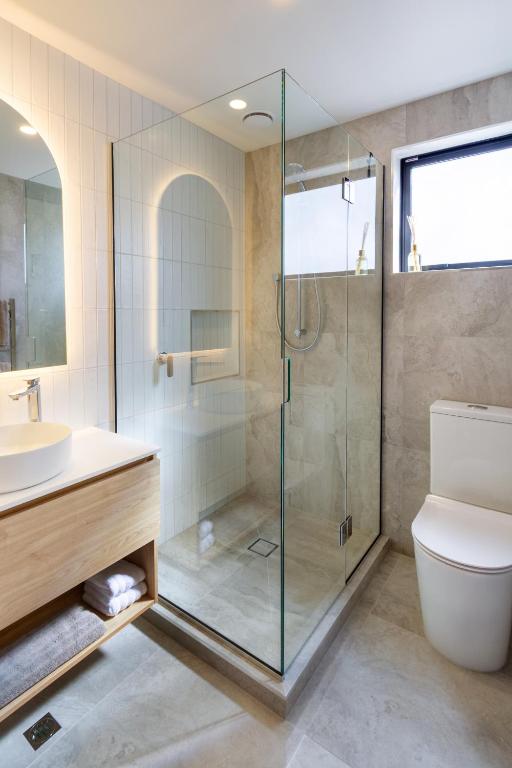 Executive Accommodation 3 Bed, 3 bath plus Garage - Resim 19