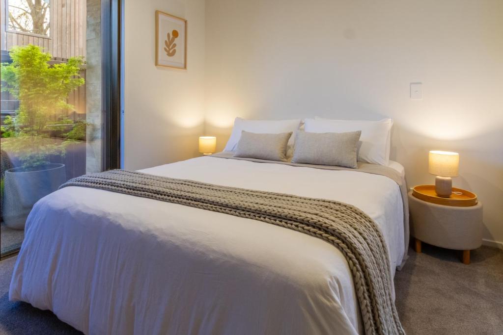 Executive Accommodation 3 Bed, 3 bath plus Garage - Resim 26