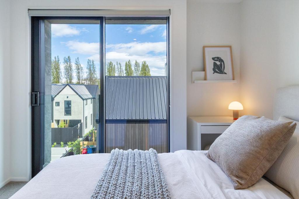 Executive Accommodation 3 Bed, 3 bath plus Garage - Resim 7